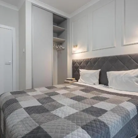 アパート Urban Chic - Luxury For Up To 15 Guests In Mennica Residence, Center ワルシャワ