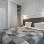 アパート Urban Chic - Luxury For Up To 15 Guests In Mennica Residence, Center ワルシャワ