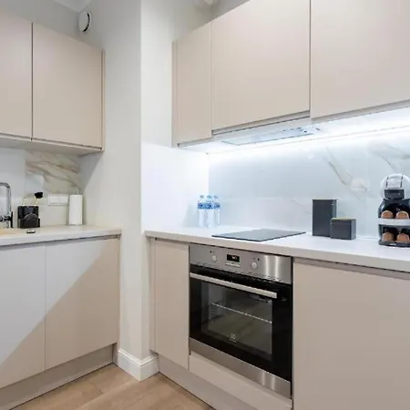 Apartment Urban Chic - Luxury For Up To 15 Guests In Mennica Residence, Center Warschau